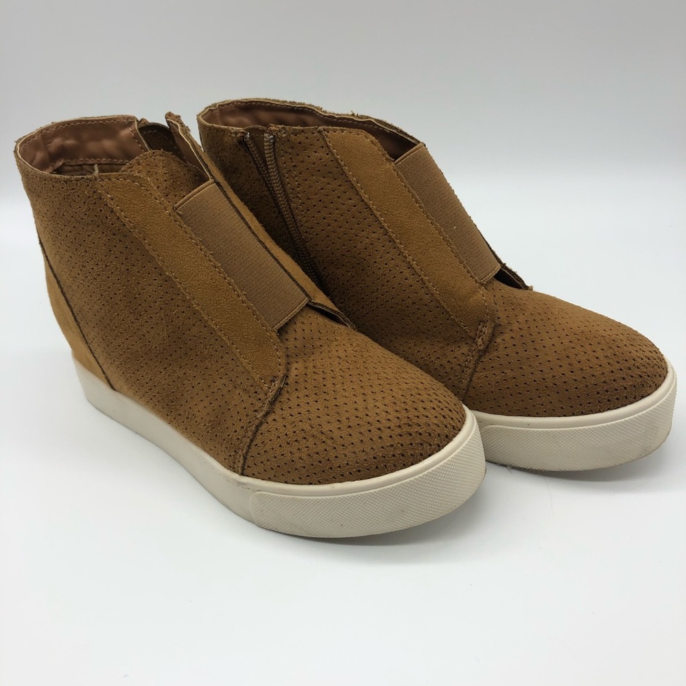 SODA Tan suede wedge sneaker size 6